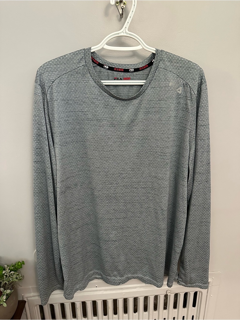 Fila Men’s Long Sleeve Crew Tee — Light Gray